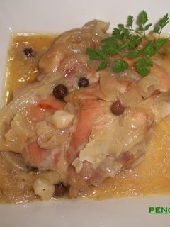 Una foto de Pollo con cebollas al vino dorado del campo de Cartagena