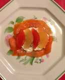 Salmón ahumado con pomelo en salsa cítrica