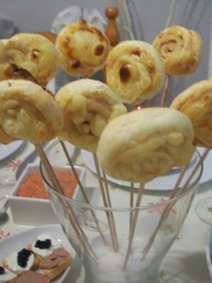 Una foto de Piruletas de jamón con queso cheddar