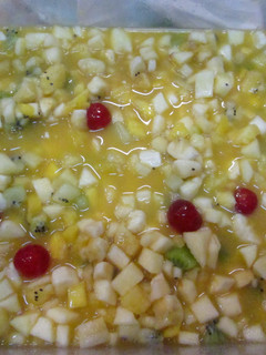 Una foto de Ensalada de fruta navideña