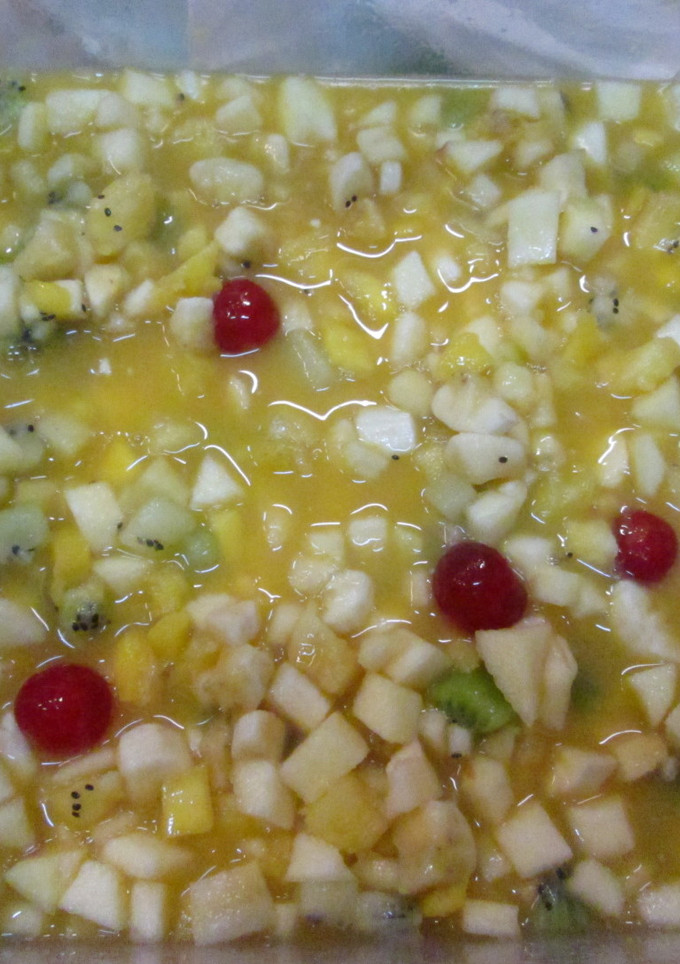 Una foto de Ensalada de fruta navideña