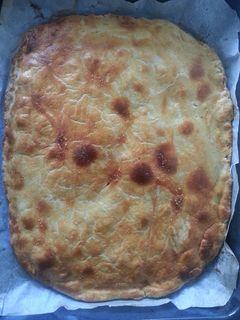 Una foto de Coca farcida amb tonyina