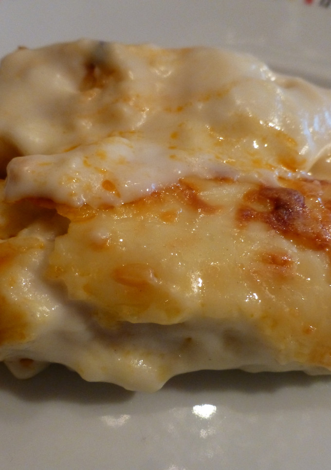 Una foto de Canelones de pollo, tomate y bechamel