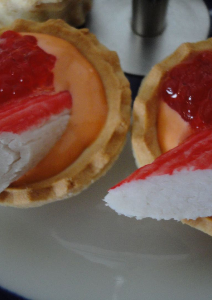 Una foto de Tartaletas de surimi y salsa cocktail