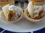 Una foto de pera y queso azul