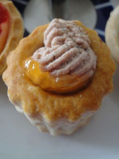 Una foto de Canapé de paté y mermelada