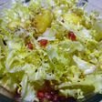 Ensalada de escarola, piña y granada