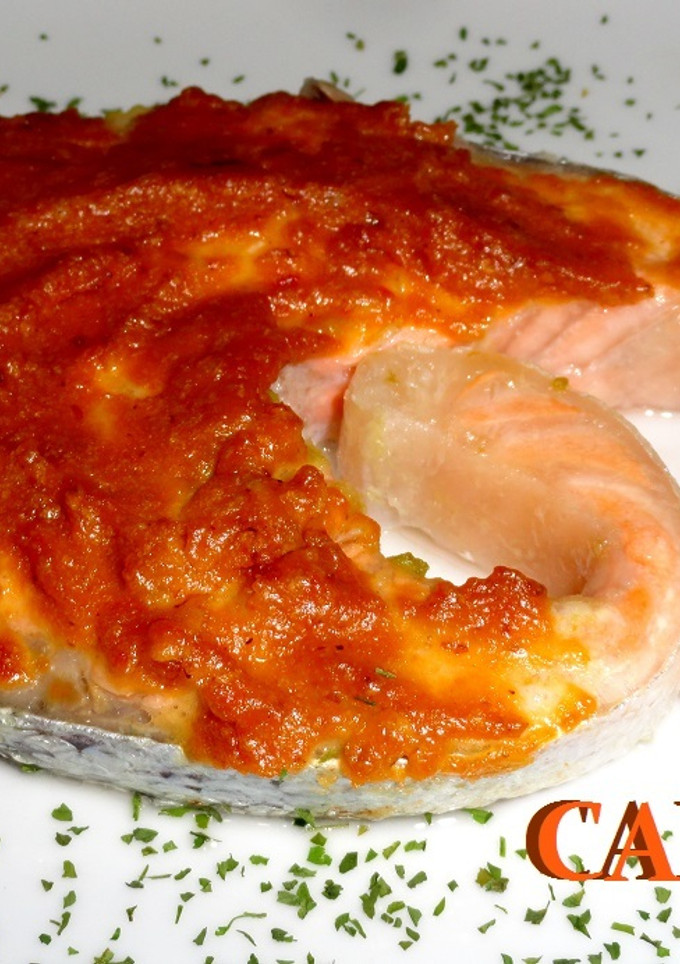 Una foto de Salmón asado al romesco