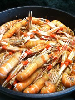 Una foto de Escamarlanes encebollados con guindilla