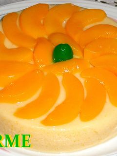 Una foto de Pastel fresco de melocotón y horchata
