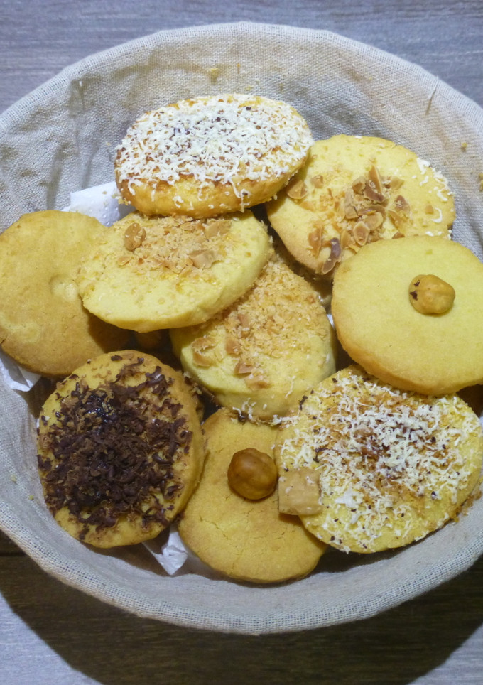 Una foto de Pastas de chocolate, almendras y avellanas
