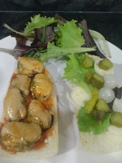 Una foto de Bocadillo de mejillones