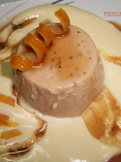 Una foto de Mousse de turrón con salsa de naranja al Mascarpone