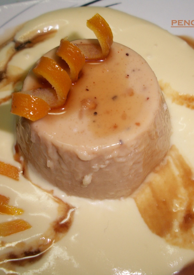 Una foto de Mousse de turrón con salsa de naranja al Mascarpone