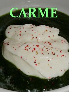 Una foto de Crema de espinacas y setas cultivadas
