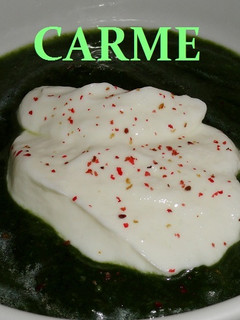 Una foto de Crema de espinacas y setas cultivadas