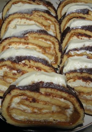 Una foto de Arrolladitos de dulce de leche y crema de queso