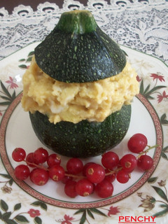 Una foto de Calabacín relleno con zarangollo murciano