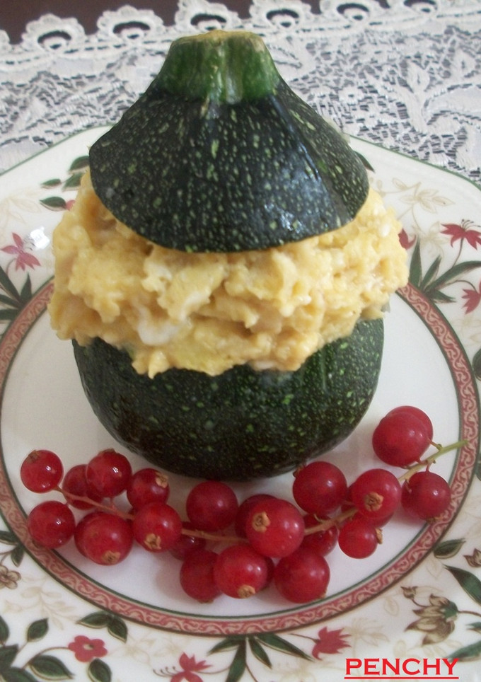Una foto de Calabacín relleno con zarangollo murciano