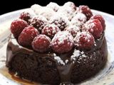 Pastel de chocolate con frambuesas