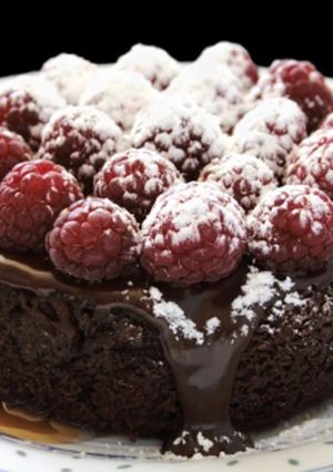 Una foto de Pastel de chocolate con frambuesas