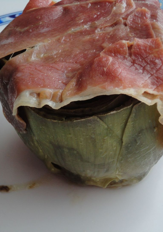 Una foto de Alcachofas estofadas con champiñones y bacón
