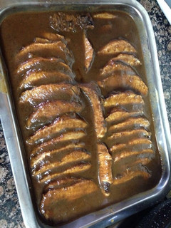 Una foto de Lomo de cerdo relleno de ciruelas con salsa y arroz salvaje