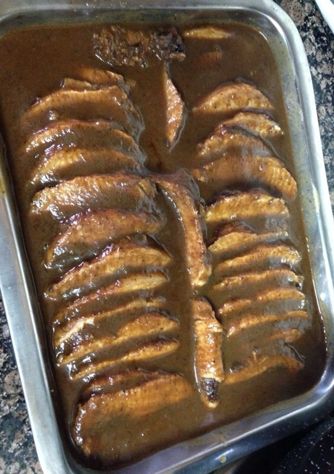 Una foto de Lomo de cerdo relleno de ciruelas con salsa y arroz salvaje