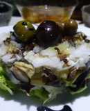 Ensalada de chicarro, arenques y atún en escabeche