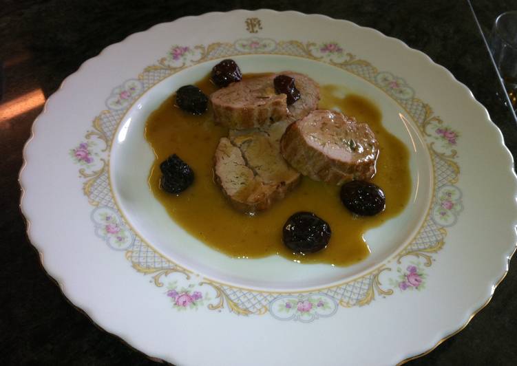 Solomillo de cerdo relleno de micuit de oca, piña y salsa de Pedro Ximénez