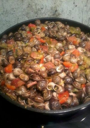 Una foto de Caracoles con verduras
