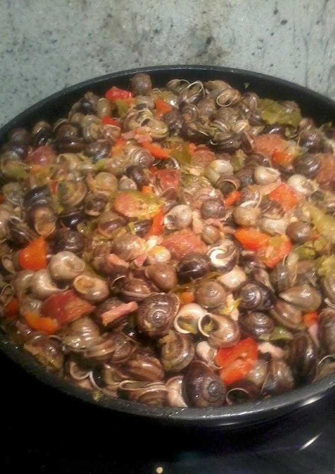 Una foto de Caracoles con verduras
