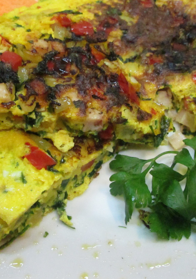 Una foto de Tortilla con huevos caseros de perejil y pavo