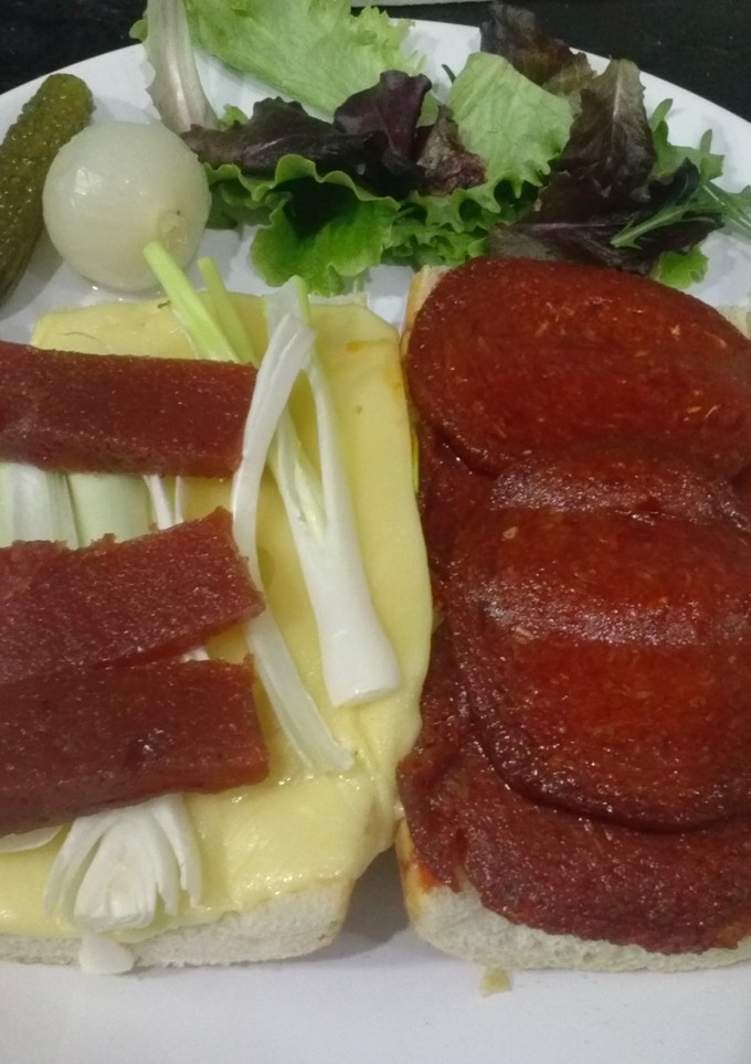 Una foto de Bocata de sobrasada y queso
