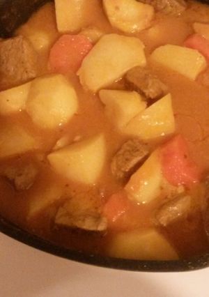 Una foto de Guiso de carne de ternera con patatas y zanahorias