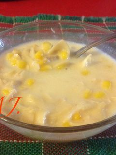 Una foto de Crema de sopa de pollo con maiz