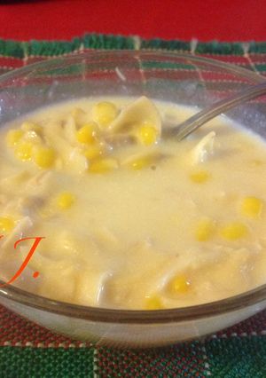 Una foto de Crema de sopa de pollo con maiz