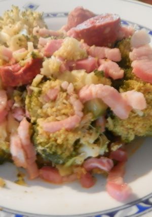Una foto de Brécol guisado con chorizo y beicon