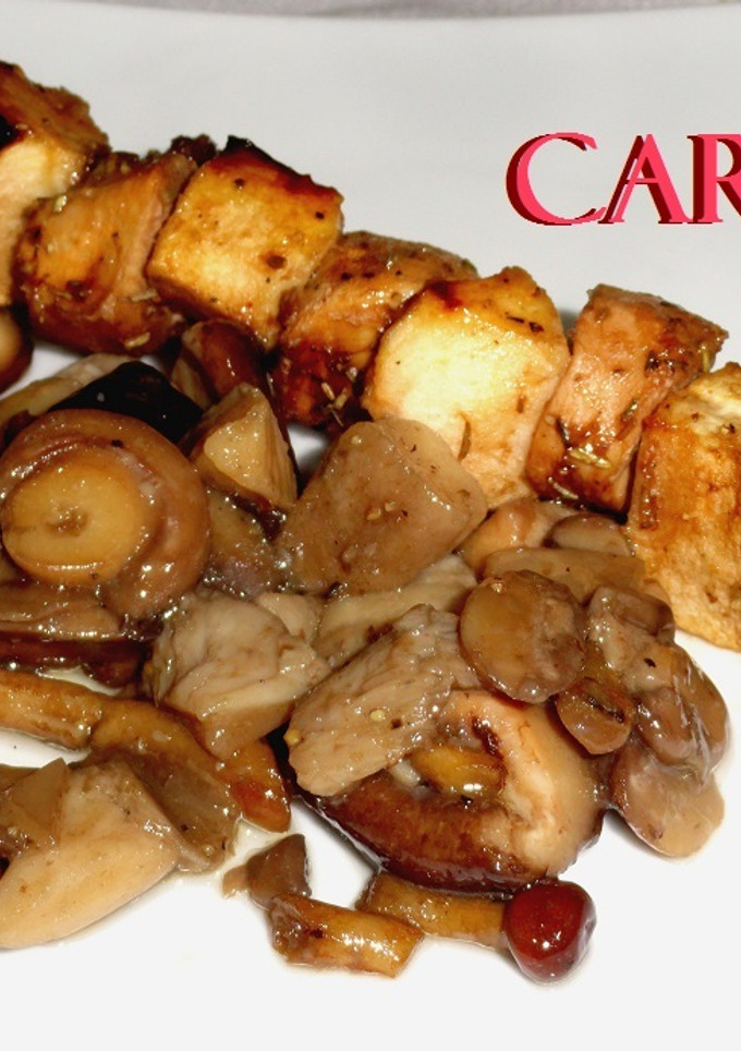 Una foto de Brochetas de conejo y manzana