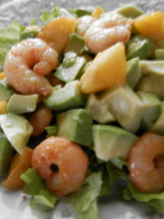 Una foto de Ensalada de aguacate y mango