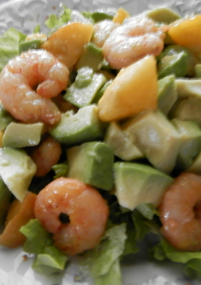 Una foto de Ensalada de aguacate y mango