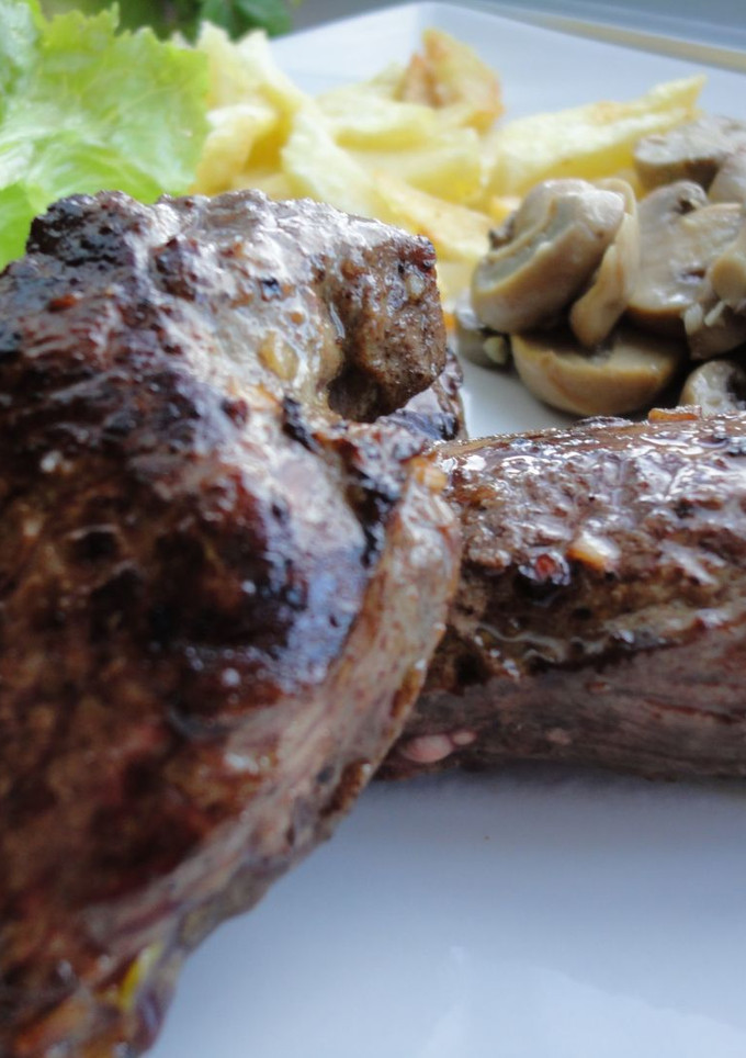 Una foto de Filetes de canguro a la plancha
