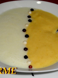 Una foto de Crema bicolor de mango y melón