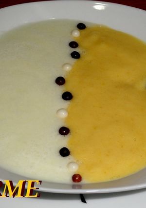 Una foto de Crema bicolor de mango y melón