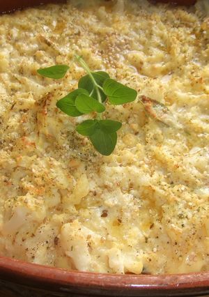 Una foto de Pastelón de coliflor y espinacas al gratén