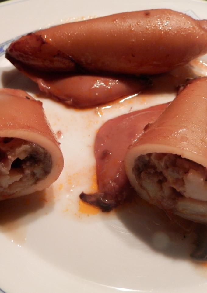 Una foto de Calamares rellenos de gambas y berenjena