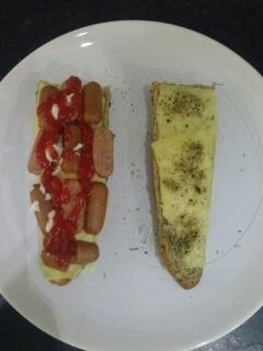 Una foto de Bocadillo de salchichas y queso