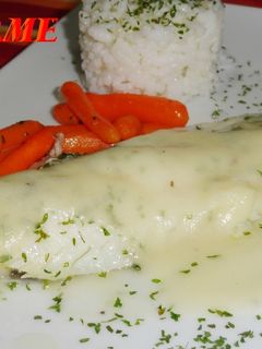 Una foto de Merluza a la papillotte con salsa de espárragos