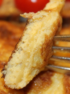 Una foto de Tortilla de patatas chips al jamón