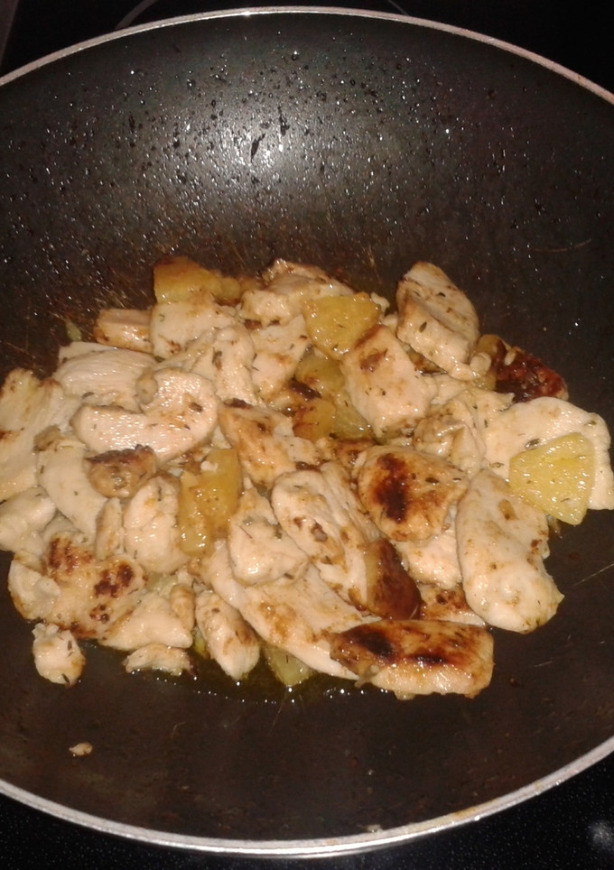 Una foto de Wok de pollo con piña en salsa de Bavaria Blu